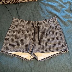 Lululemon spring breaker scalloped dot shorts 2.5” inseam size 12